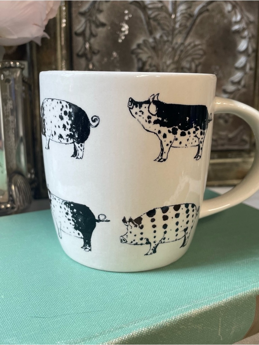 QUEENS white black ceramic china mug bowl Pigs